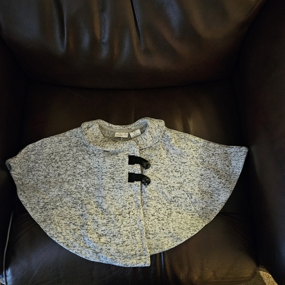 Max Studio Baby Girls 18M Poncho Cape Jacket w Arm Holes Heather Gray EUC - Picture 1 of 8